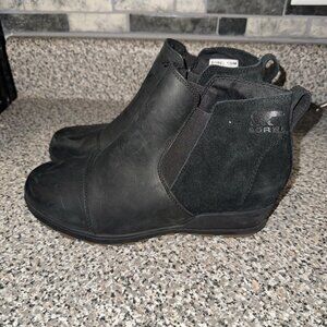 Sorel Evie II Black Suede Leather Chelsea Ankle Boots Womens Size 8.5